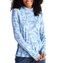 Free Fly Women's Bamboo Lightweight Hoodie II 10 Free Fly Women's Bamboo Lightweight Hoodie II -Outlet Angling Store Sp22 LighweightWeekenderHoody ClearwaterCamo 1
